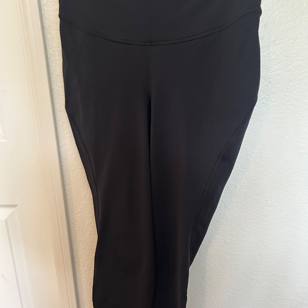 Lululemon Base Pace crop size 8 - Picture 3 of 7